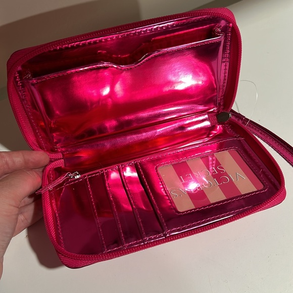 NWT Victoria’s Secret Wristlet - Picture 5 of 5